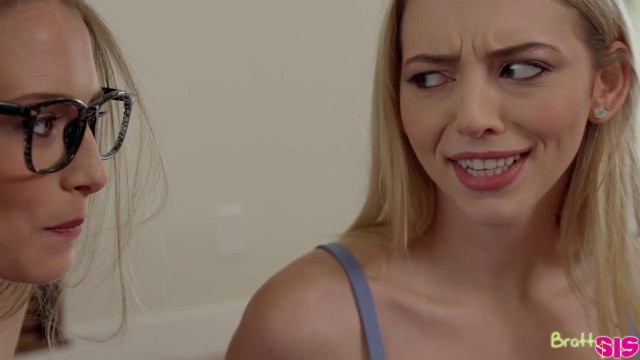 Девчонки переспали с женатым учителем и словили кончу на лобки