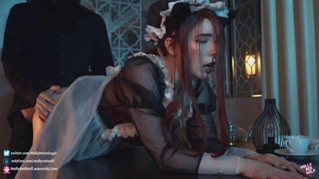 Мужик наказывает служанку за неряшливость и ебет в пизду на столе