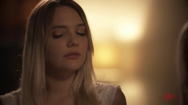 Подружки соблазнились лесби сексом и полизали киски друг друга