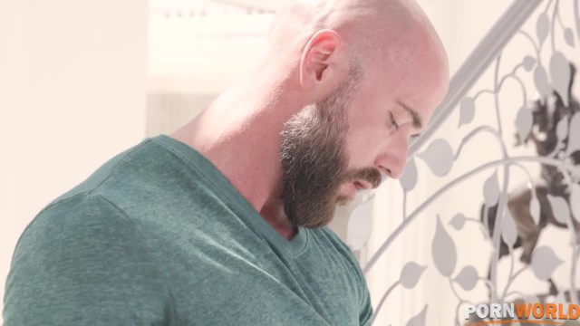 Блондинка дала в жопу мужику после небольшой аварии