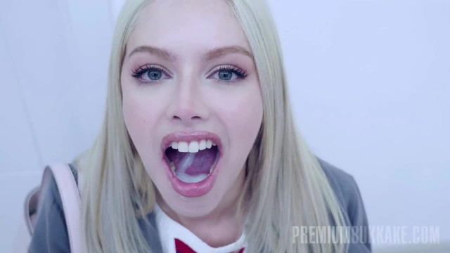 Живительный белок в ротик блондинистой шлюхи